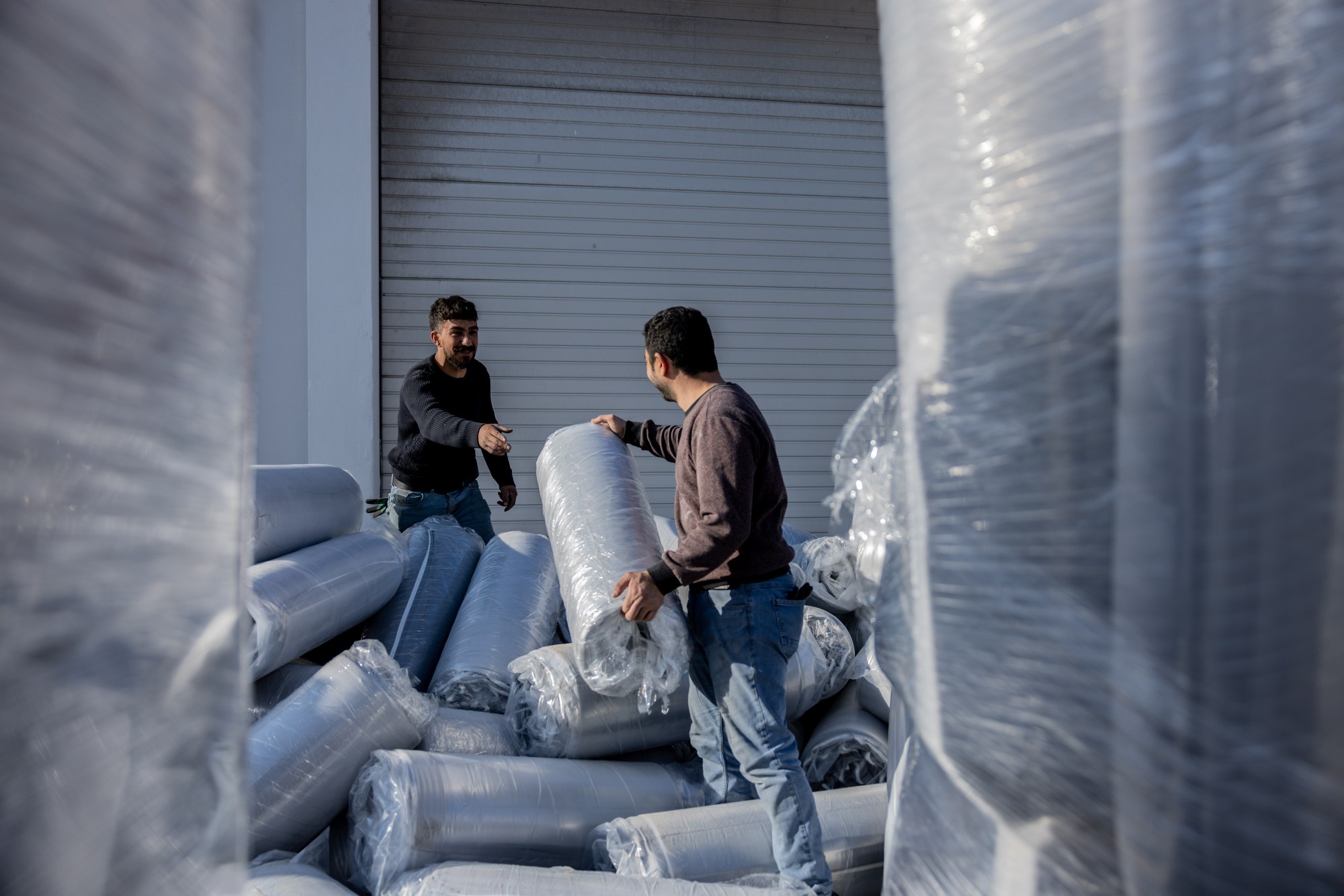 Report: Unbranded stock and loan-borrowing policies for time and cost efficiency in humanitarian crises