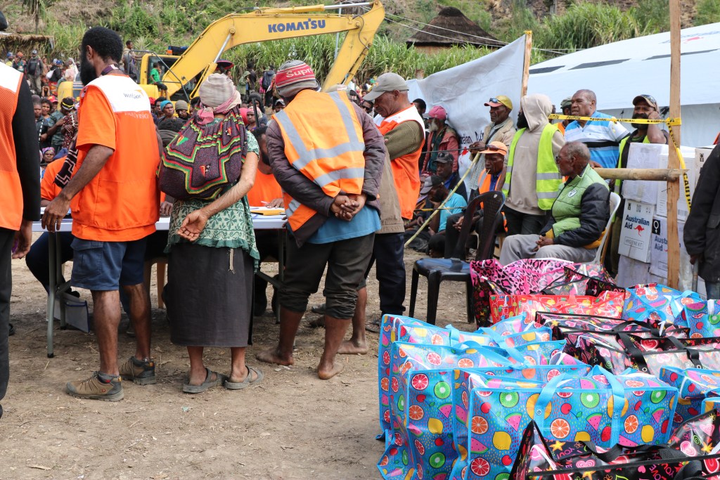 Distribution of hygiene kits in Enga province